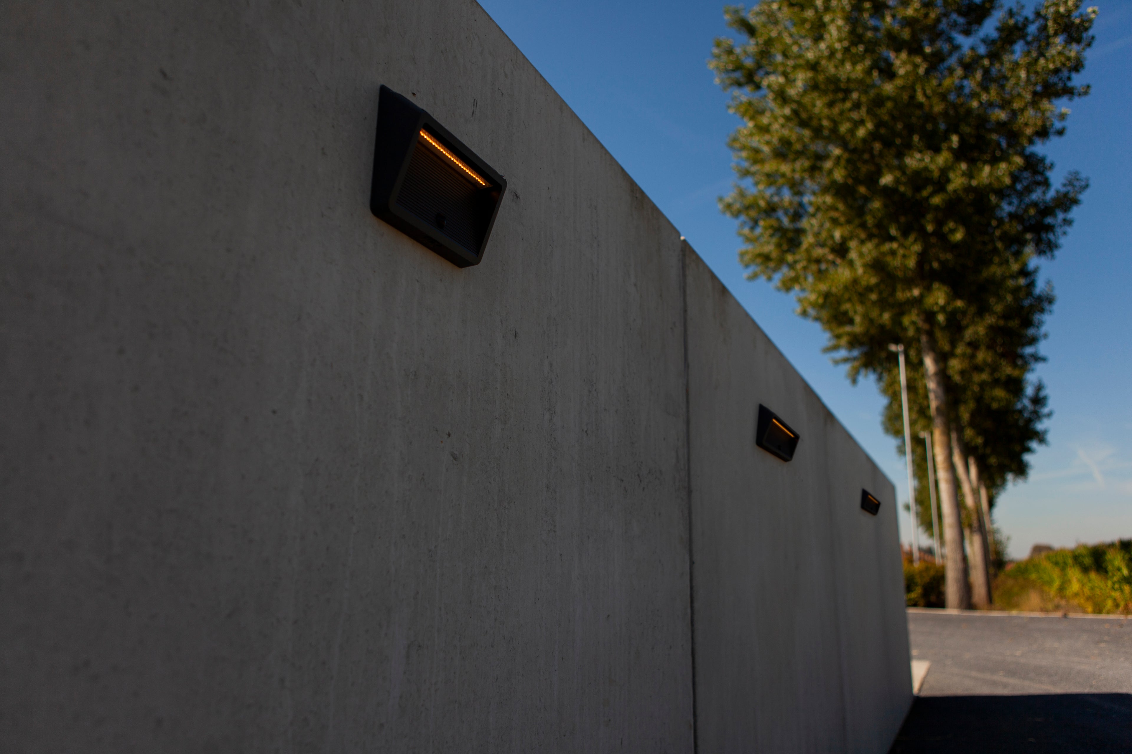 LINKO SOLAR LED WALL 1 LIGHT PIR DARK GREY