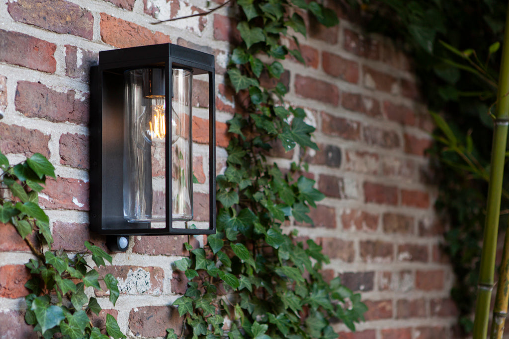 FLAIR SOLAR WALL 1 LIGHT PIR E27 W/BULB BLACK