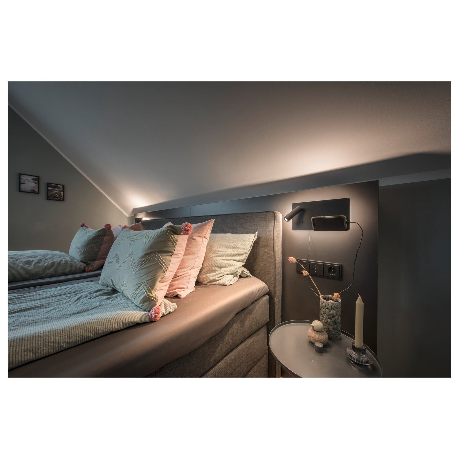 SOMNILA SPOT, Luminária de montagem de superfície na parede LED Indoor 3000 K versão preto à direita, incluindo ligação USB