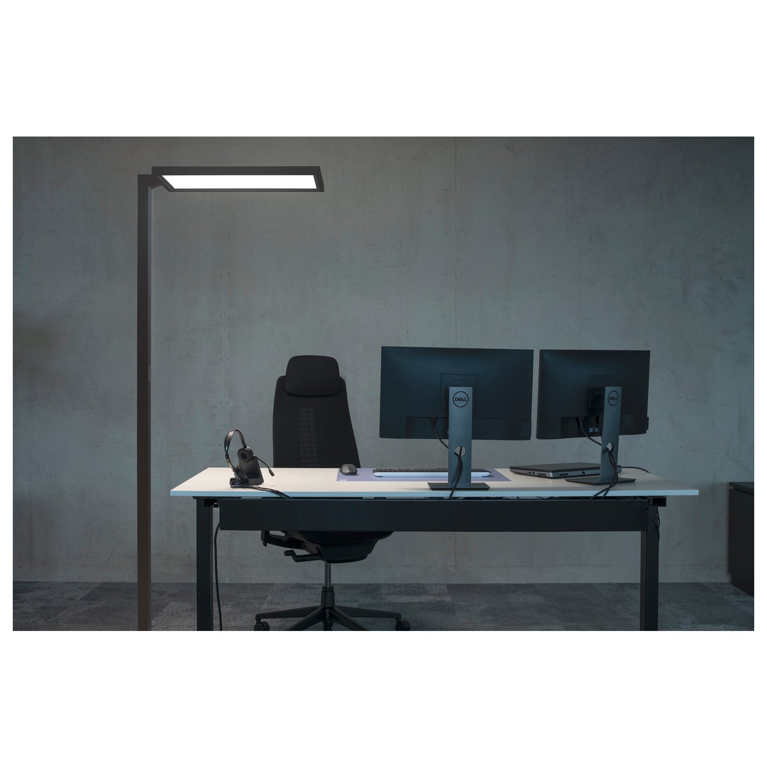WORKLIGHT, luminária de pé preta, 79 W 4000 K 80°