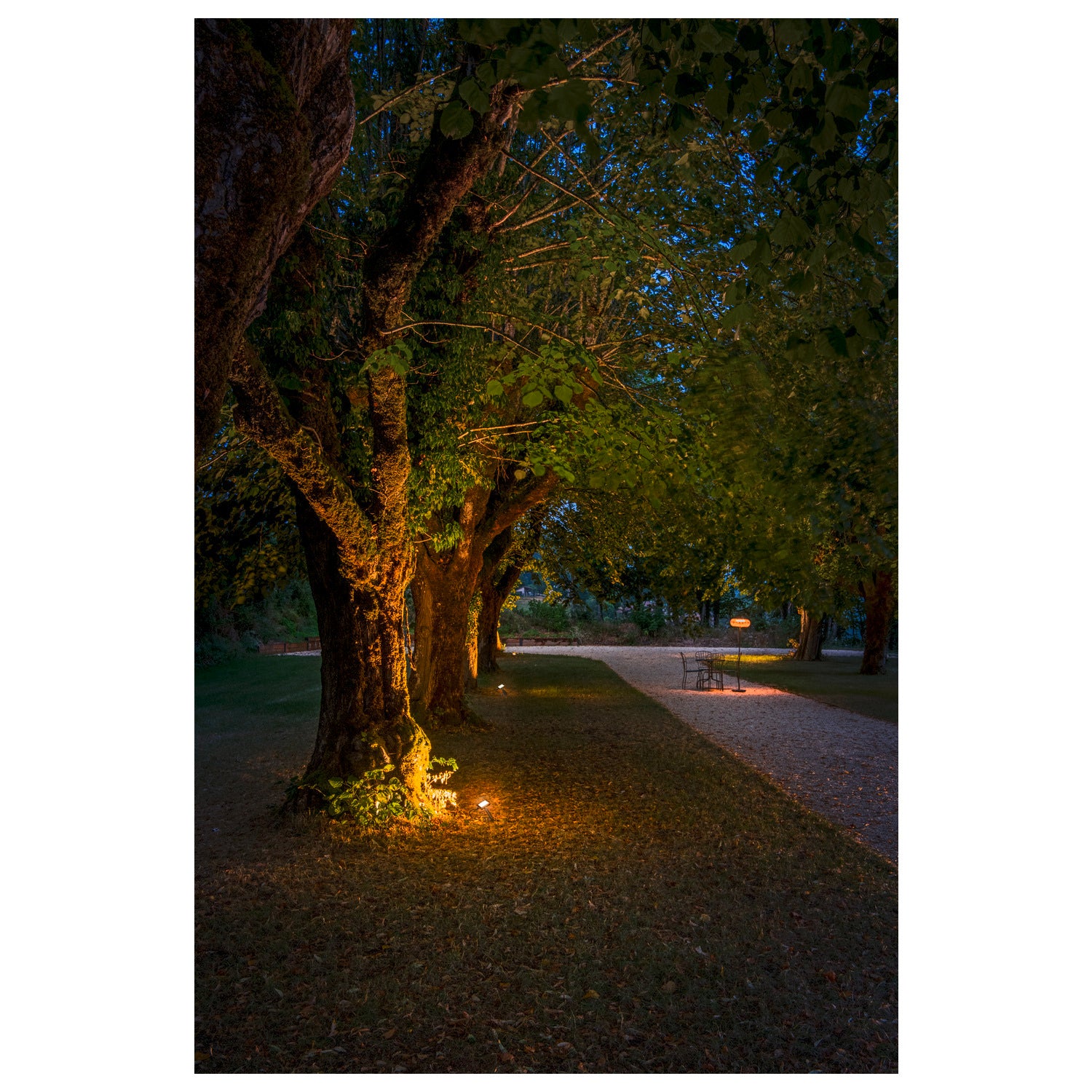 FLOODI M, luminária saliente para parede e teto, antracite/transparente 30 W 3000 K 100°
