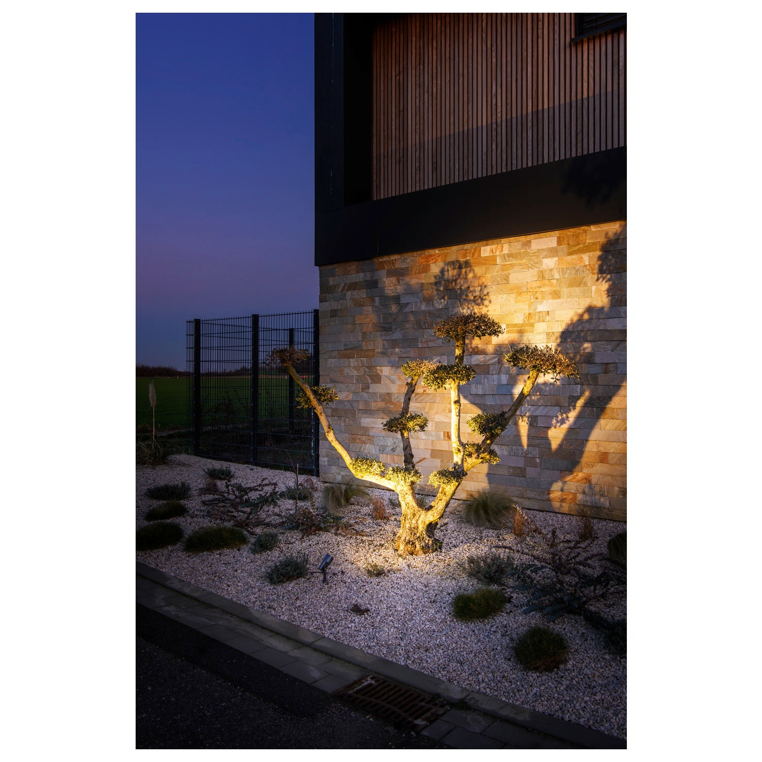 SYNA GARDEN, projetor de estaca