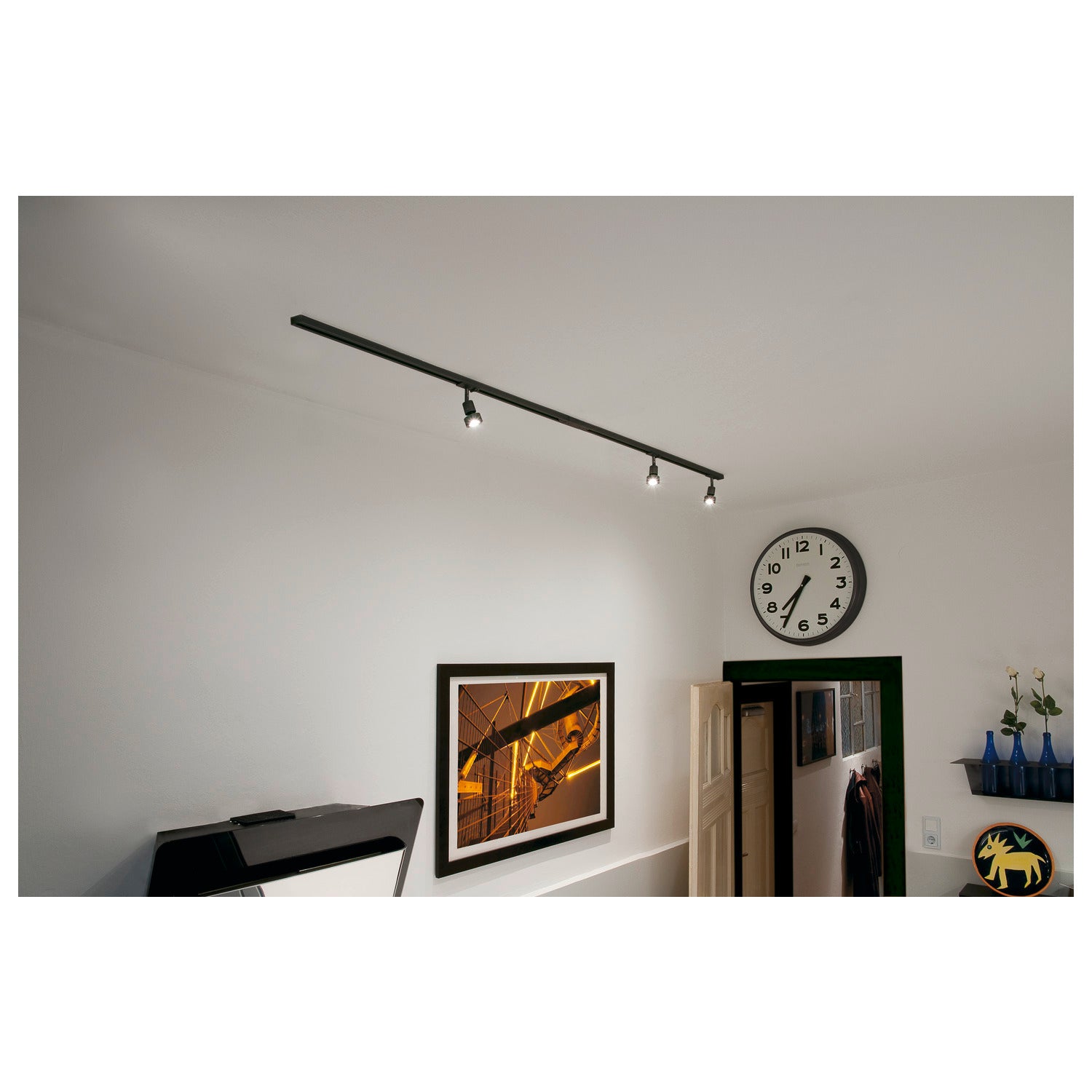 KIT DE ALTA VOLTAGEM DE 1 FASE, três lâmpadas, LED GU10 51 mm, preto, incl. 2 calhas elétricas de alta voltagem de 1 m, 3 cabeças de iluminação PURI, peça de união longitudinal, 2 tampões de extremidade, 3 anéis de decoração, 3 lâmpadas LED GU10