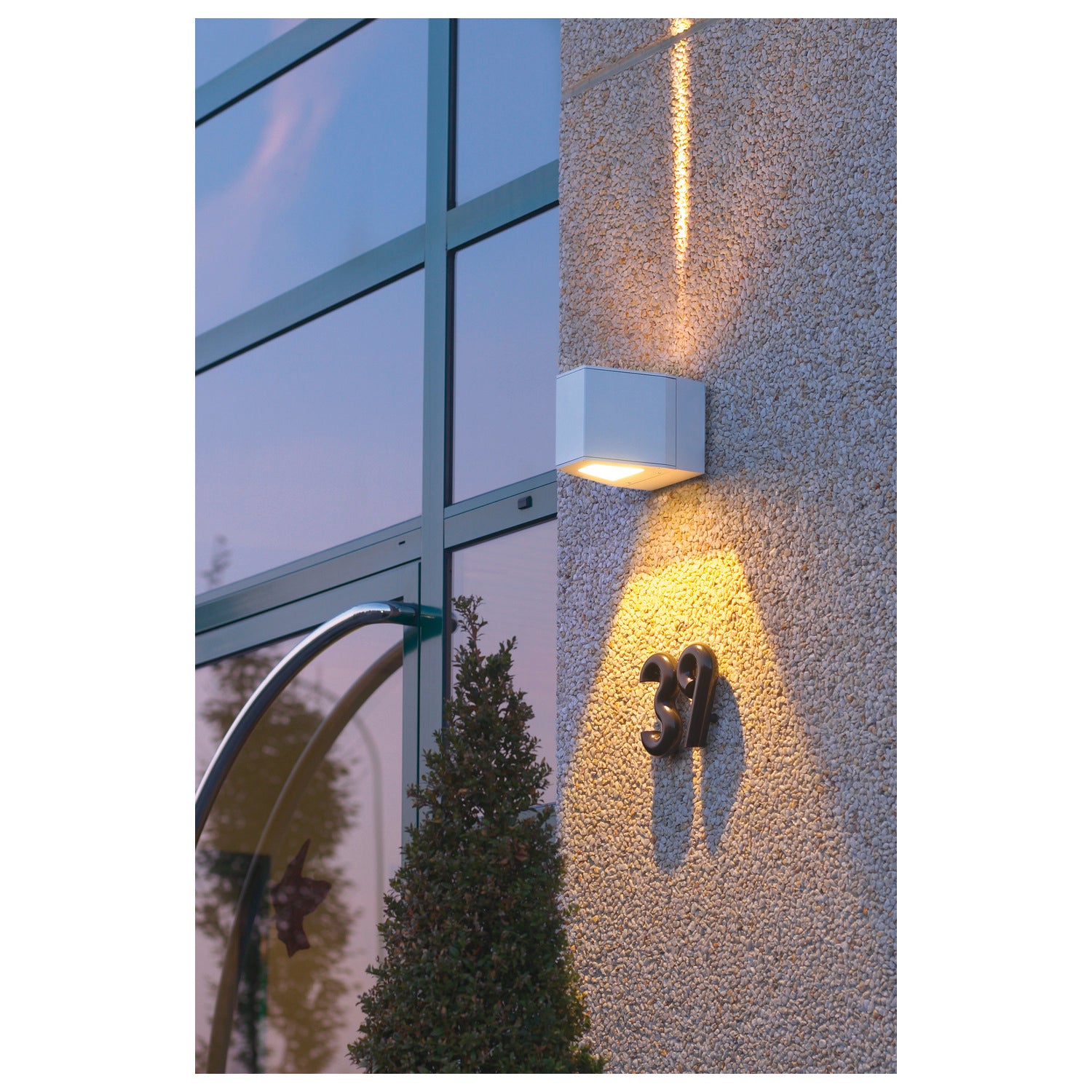 OUT-BEAM, luminária de parede para exteriores, LED, 3000 K, Beam up/Flood down, cinzento prateado, IP44