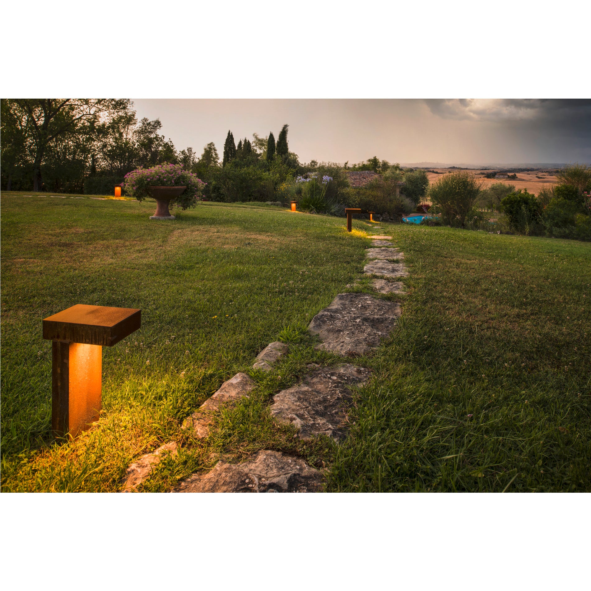 RUSTY PATHLIGHT, luminária de apoio para exteriores, lâmpada economizadora de energia GX53, IP44, aço enferrujado, máx. 9 W