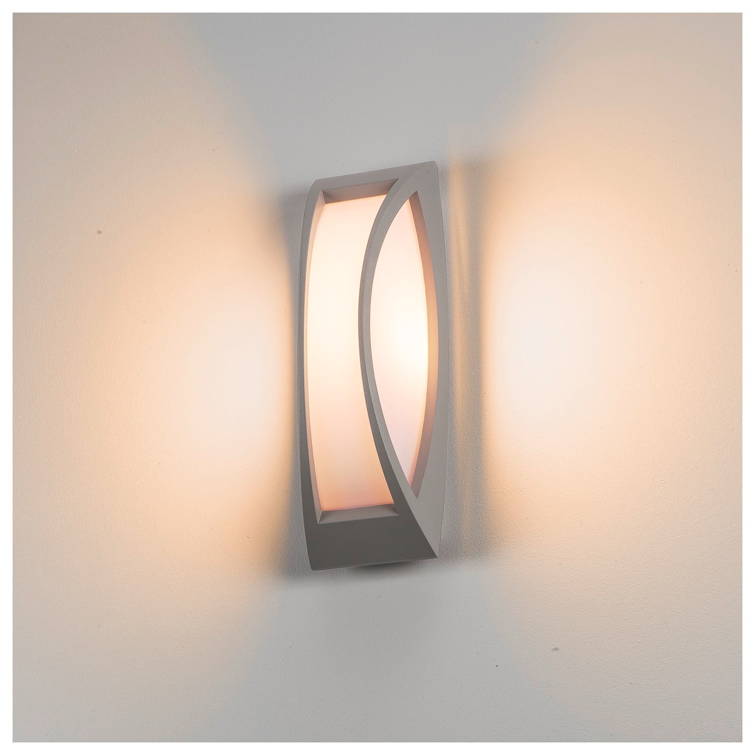 MERIDIAN 2, luminária de parede e de teto para exteriores, TC-(D,H,T,Q)SE, IP54, cinzento prateado, máx. 25 W